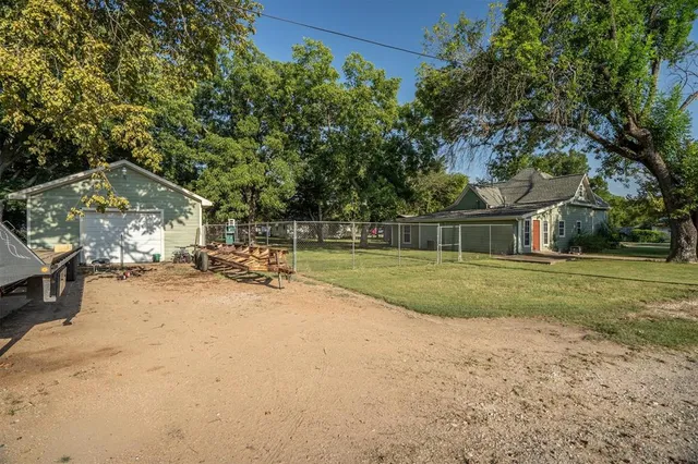 $279,900 | 801 North Main Street, Tioga, TX 76271