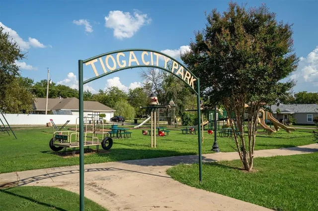 $279,900 | 801 North Main Street, Tioga, TX 76271