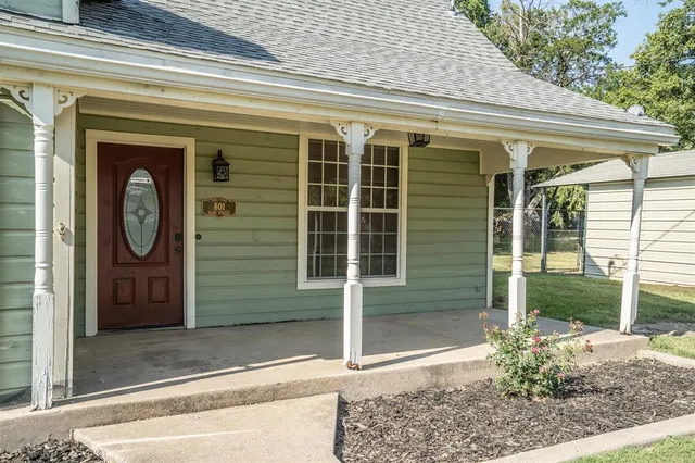 $279,900 | 801 North Main Street, Tioga, TX 76271