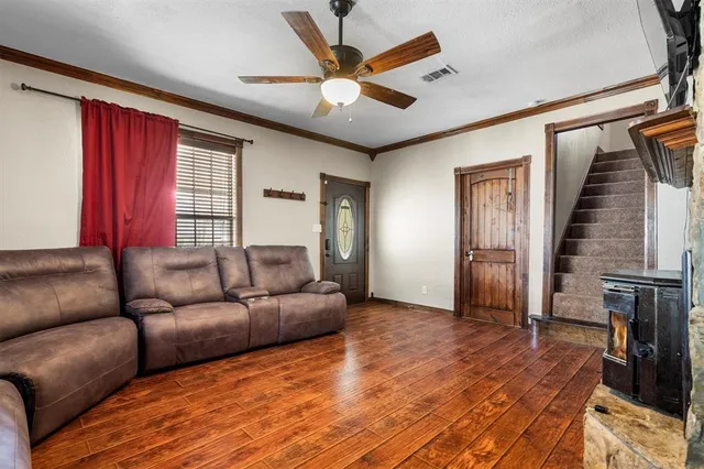 $279,900 | 801 North Main Street, Tioga, TX 76271