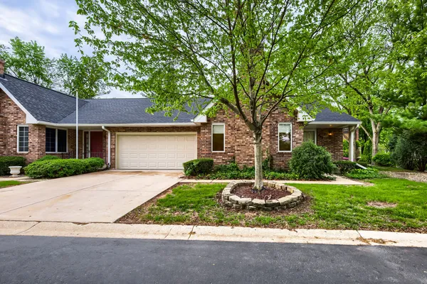 $375,000 | 202 Stone Manor Circle, Batavia, IL 60510