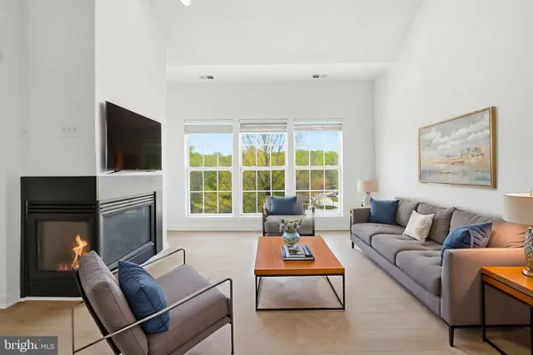 $275,000 | 15620 Everglade Lane, Unit 401, Bowie, MD 20716