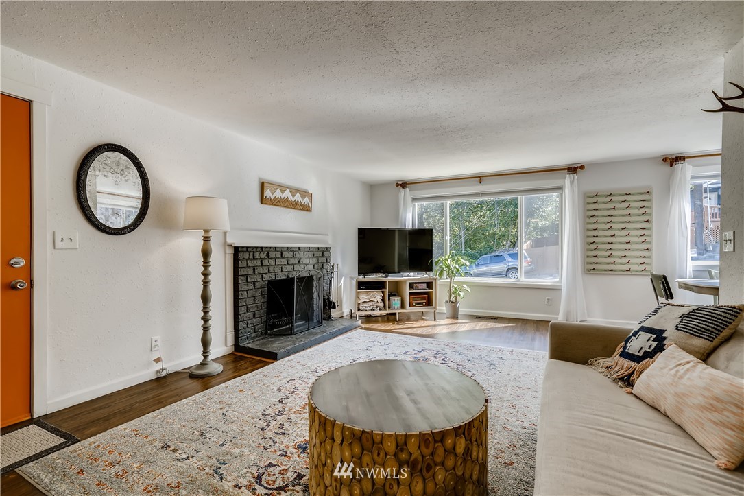 1910 Southwest Brandon Street Seattle, WA 98106 - Photo 4 of 27 Gallery Image 4