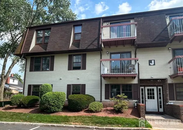$2,100 | 111 Orlando Street, Edison, NJ 08817