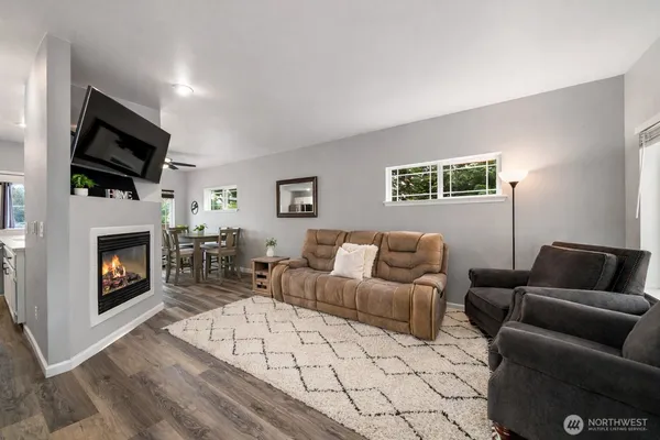 $375,000 | 333 5th Street Southeast, Unit 7, Puyallup, WA 98372