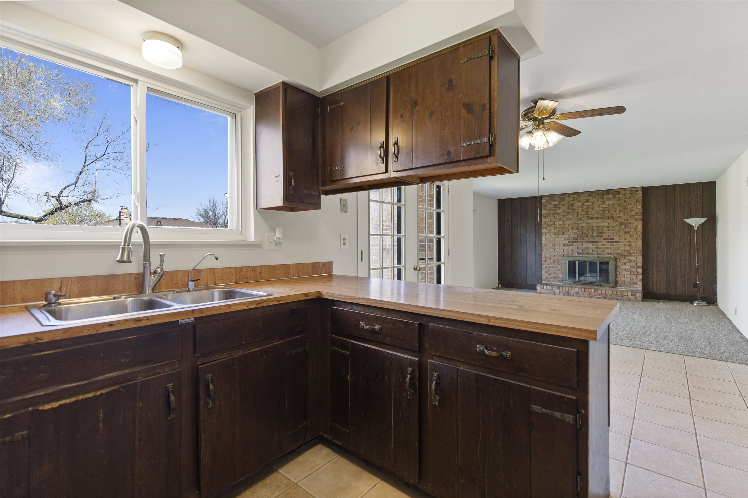 14155 Martin Road Warren, MI 48088 - Photo 10 of 40 50172230-9b39e3ae-31dc-4987-8056-6d63ed6211fb.JPG