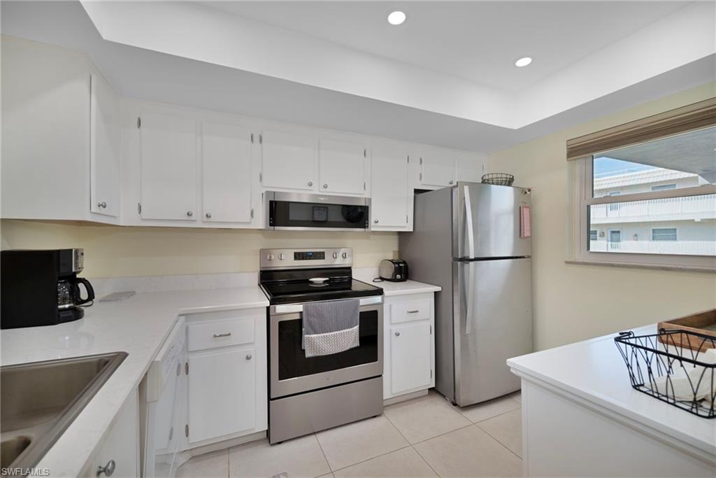 3150 Binnacle Drive, Unit 207 Naples, FL 34103 - Photo 6 of 15