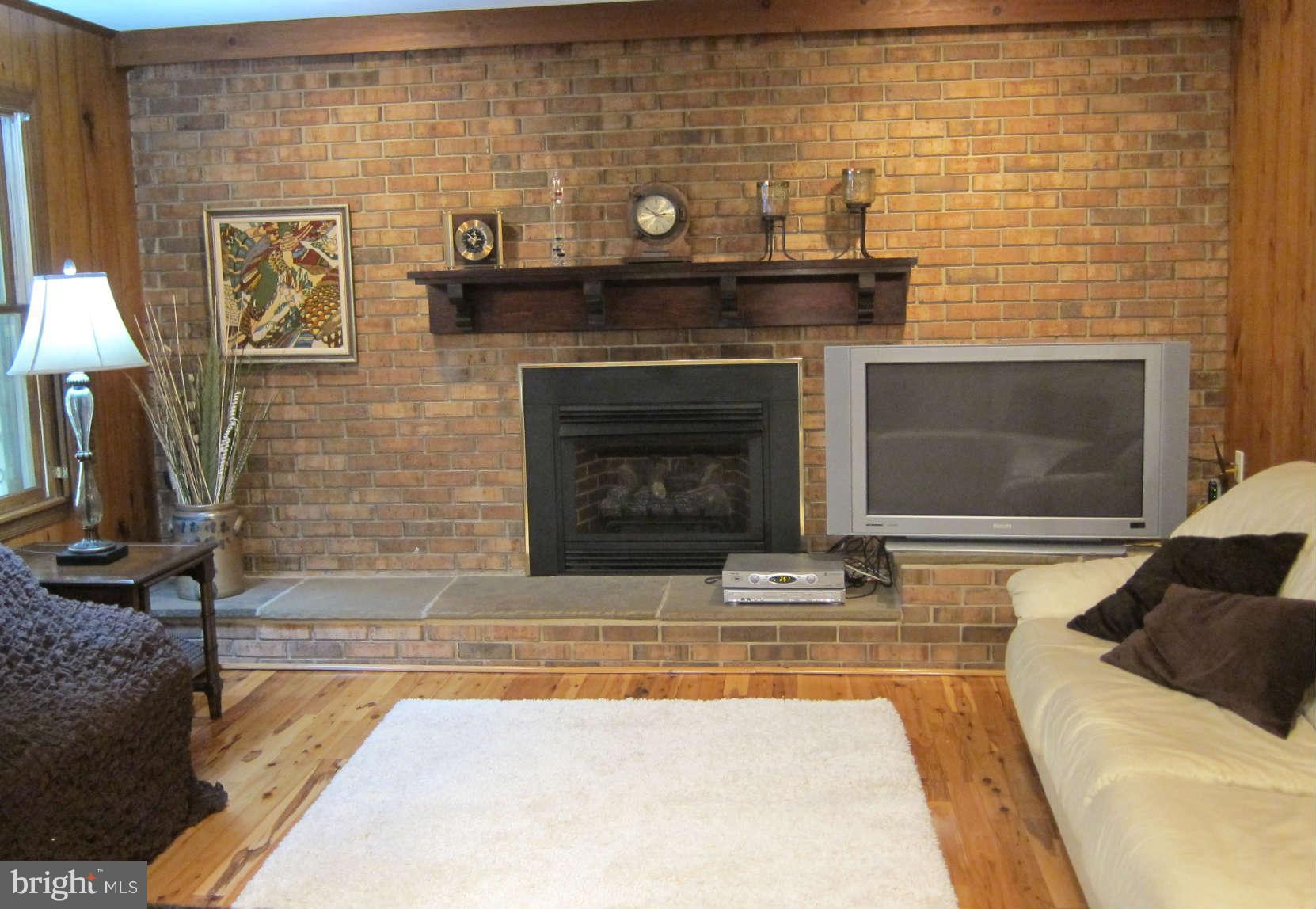2131 Edgewater Parkway Silver Spring, MD 20903 - Photo 12 of 26 Family Room