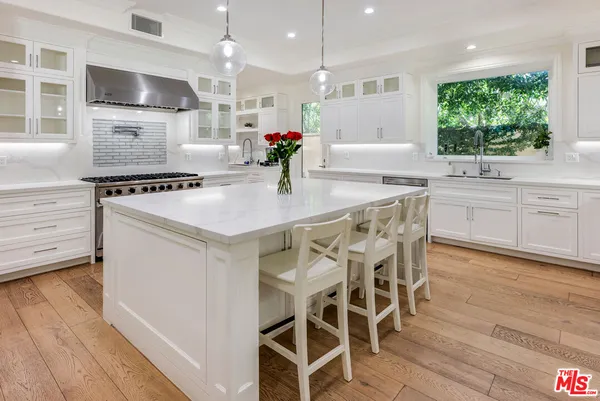 $29,500 | 391 South Saltair Avenue, Los Angeles, CA 90049