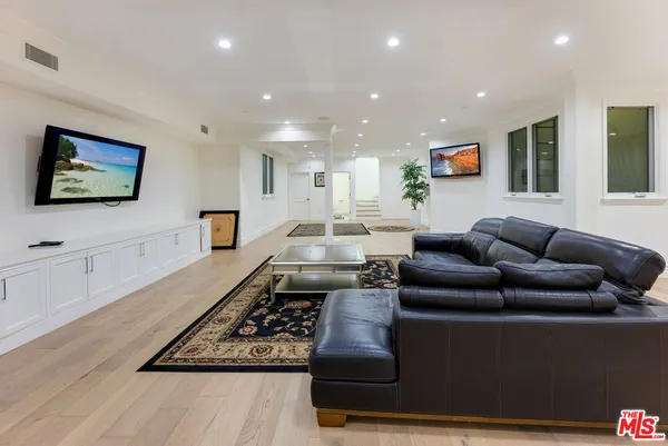 $29,500 | 391 South Saltair Avenue, Los Angeles, CA 90049
