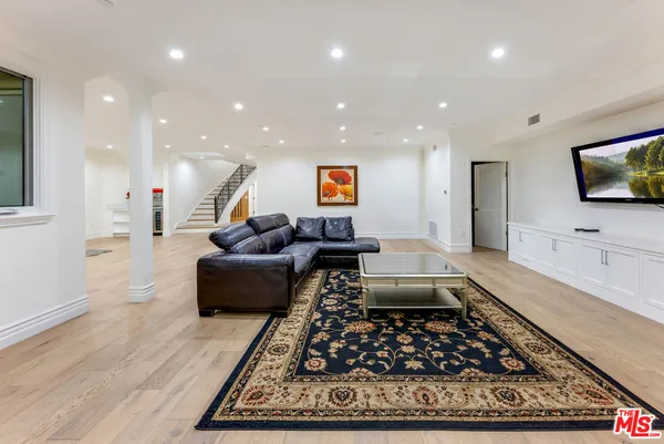 $29,500 | 391 South Saltair Avenue, Los Angeles, CA 90049