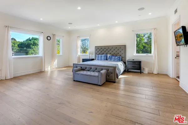 $29,500 | 391 South Saltair Avenue, Los Angeles, CA 90049