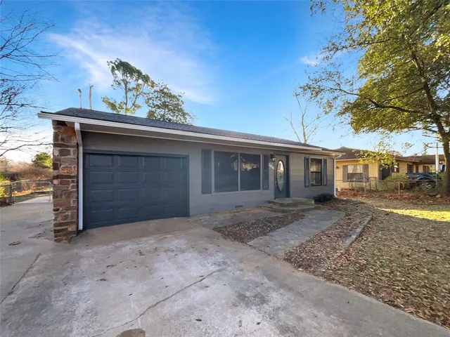 a view of a house with a yard and garage