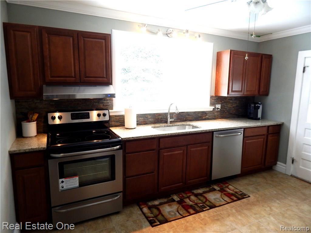 3159 Martell Street Rochester Hills, MI 48309 - Photo 2 of 12