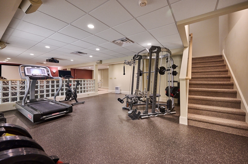 46 Sovereign Way Northampton, MA 01062 - Photo 34 of 42