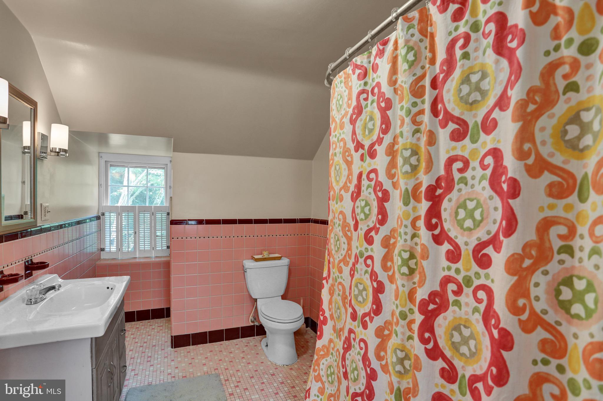 3429 River Road Reading, PA 19605 - Photo 26 of 45 Guest Bath 2