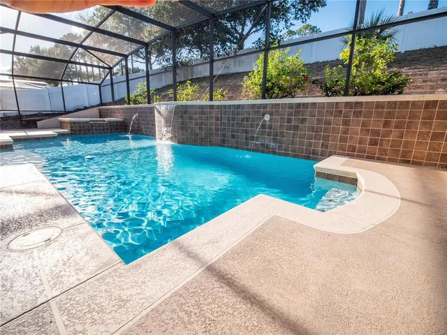 a view of a backyard