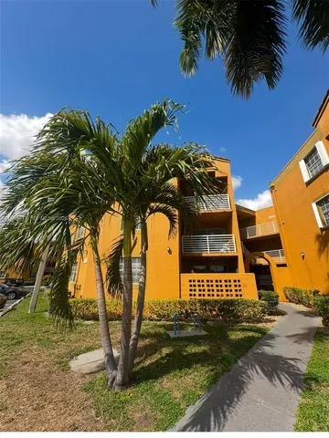 $2,000 | 9731 Fontainebleau Boulevard, Unit F210, Miami, FL 33172