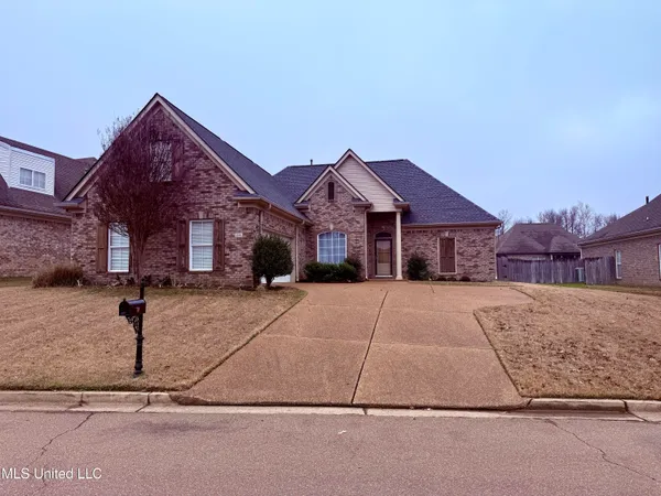 $329,900 | 2686 Summer Knoll Drive, Southaven, MS 38672