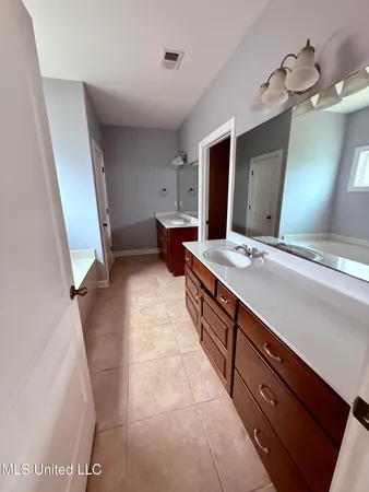 $329,900 | 2686 Summer Knoll Drive, Southaven, MS 38672