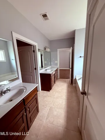 $335,000 | 2686 Summer Knoll Drive, Southaven, MS 38672