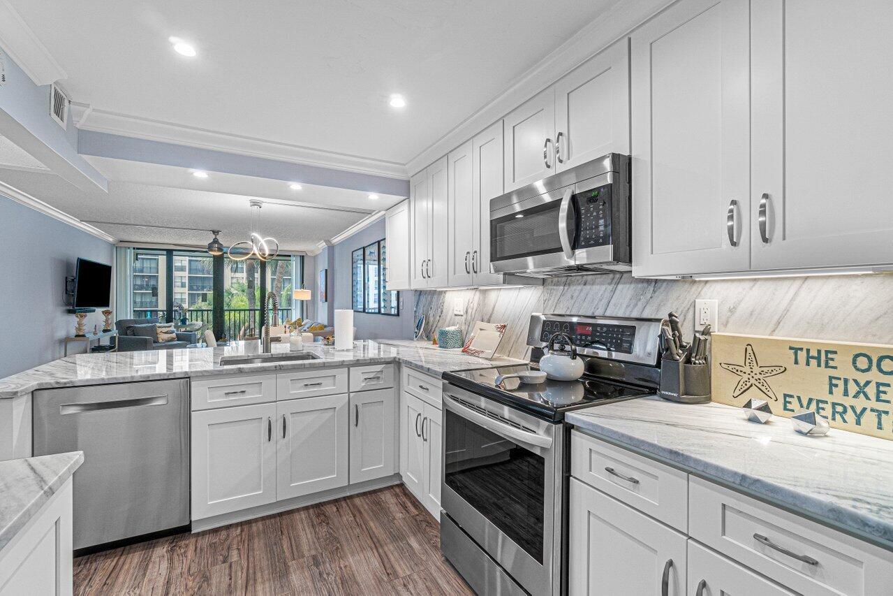 11 Royal Palm Way, Unit 203 Boca Raton, FL 33432 - Photo 1 of 29 Kitchen