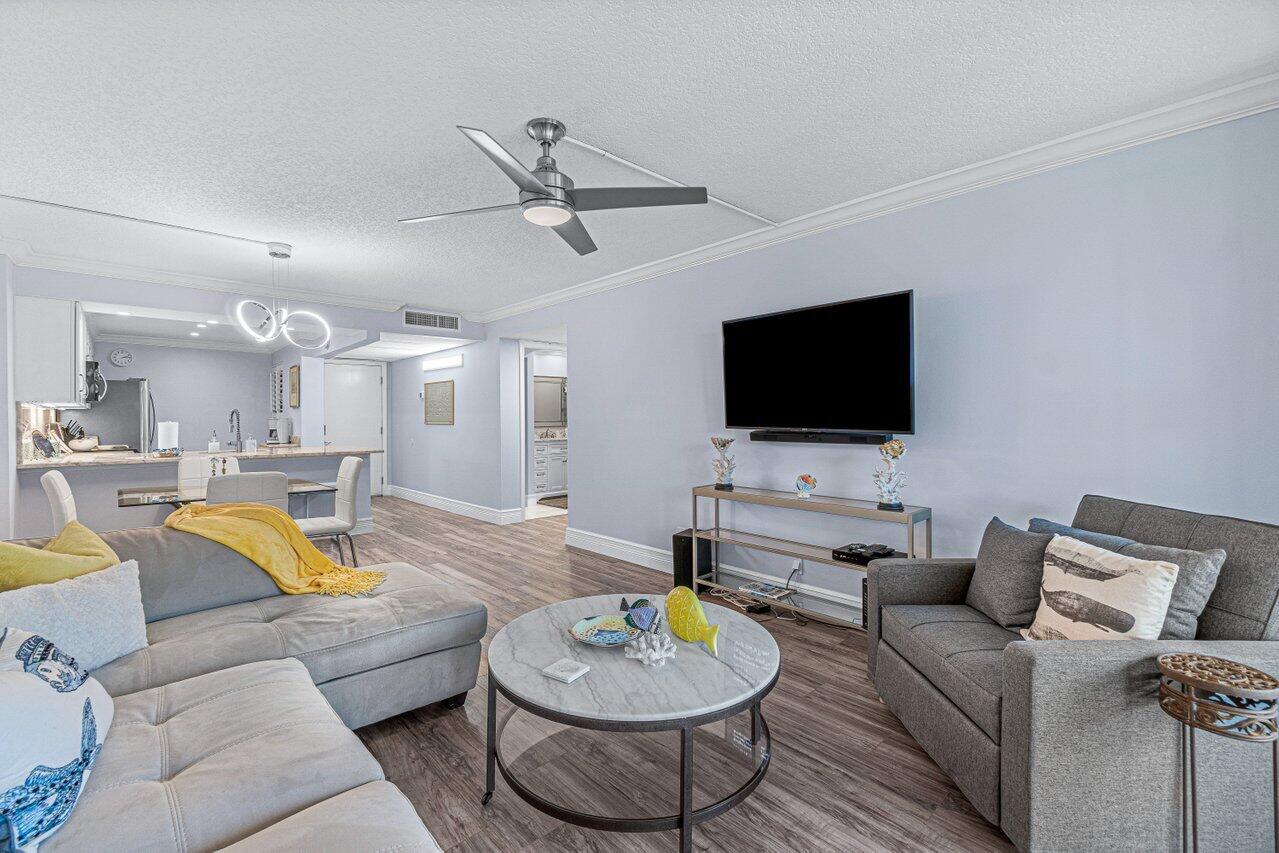 11 Royal Palm Way, Unit 203 Boca Raton, FL 33432 - Photo 11 of 29 017-11RoyalPalmWay-BocaRaton-FL-33432-SM