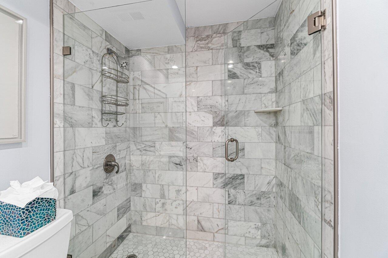 11 Royal Palm Way, Unit 203 Boca Raton, FL 33432 - Photo 17 of 29 011-11RoyalPalmWay-BocaRaton-FL-33432-SM