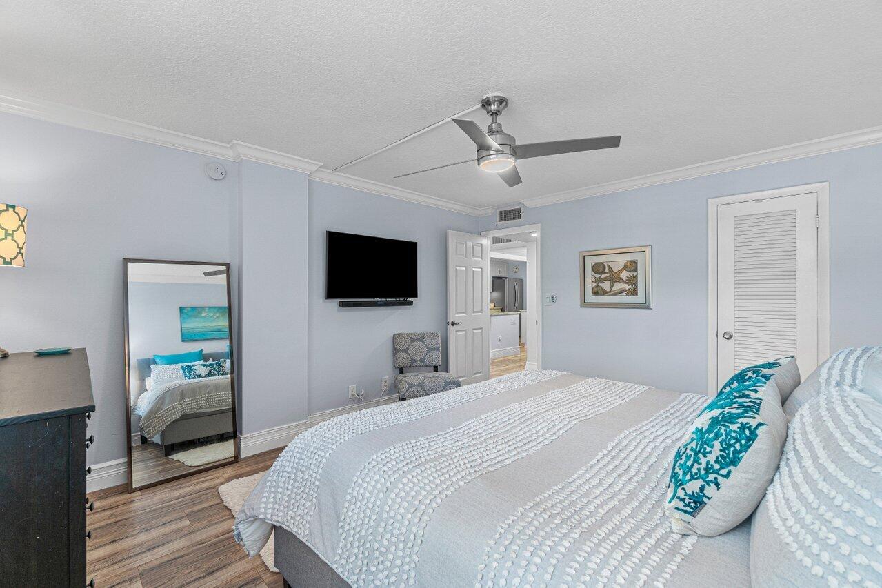 11 Royal Palm Way, Unit 203 Boca Raton, FL 33432 - Photo 18 of 29 007-11RoyalPalmWay-BocaRaton-FL-33432-SM