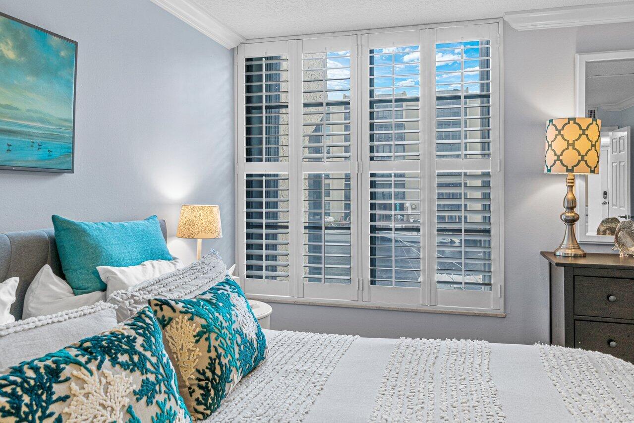 11 Royal Palm Way, Unit 203 Boca Raton, FL 33432 - Photo 19 of 29 009-11RoyalPalmWay-BocaRaton-FL-33432-SM