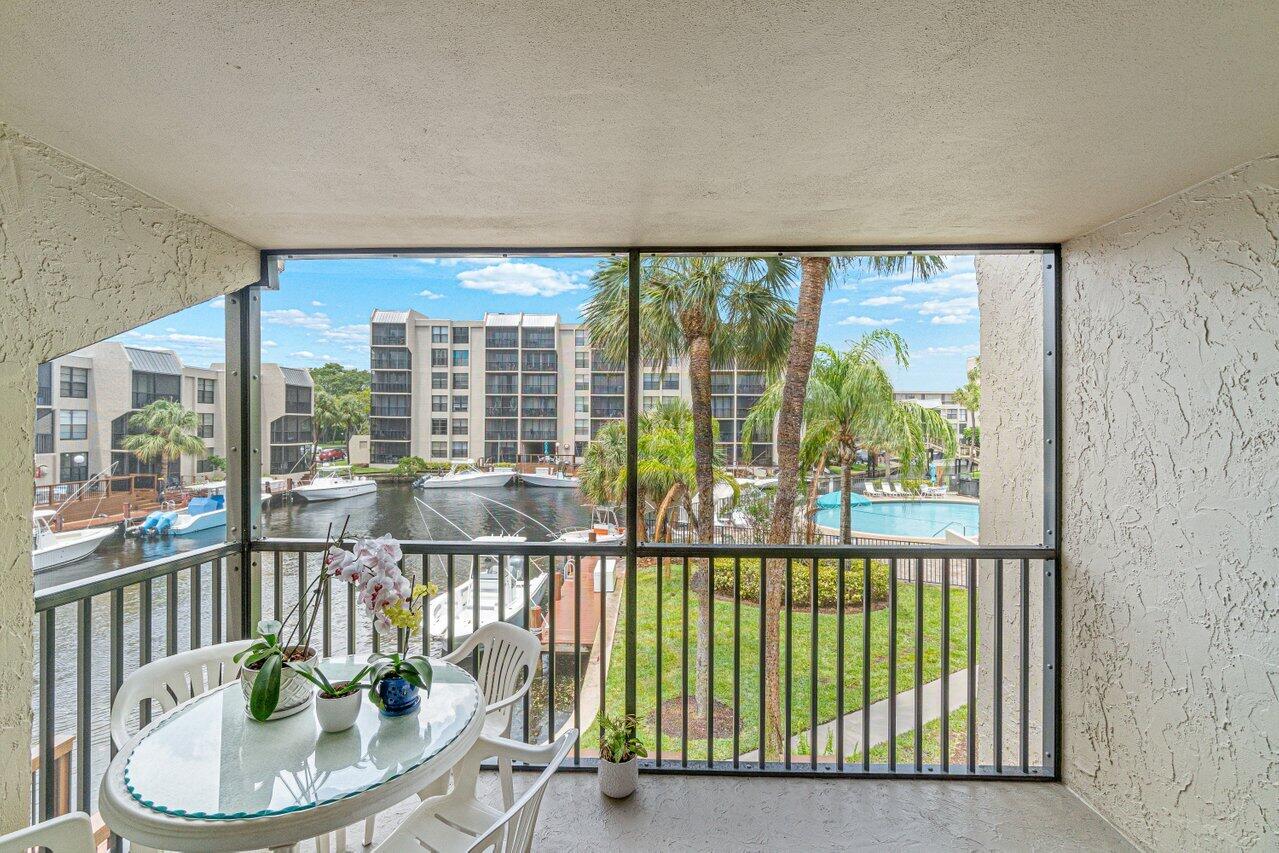 11 Royal Palm Way, Unit 203 Boca Raton, FL 33432 - Photo 22 of 29 024-11RoyalPalmWay-BocaRaton-FL-33432-SM