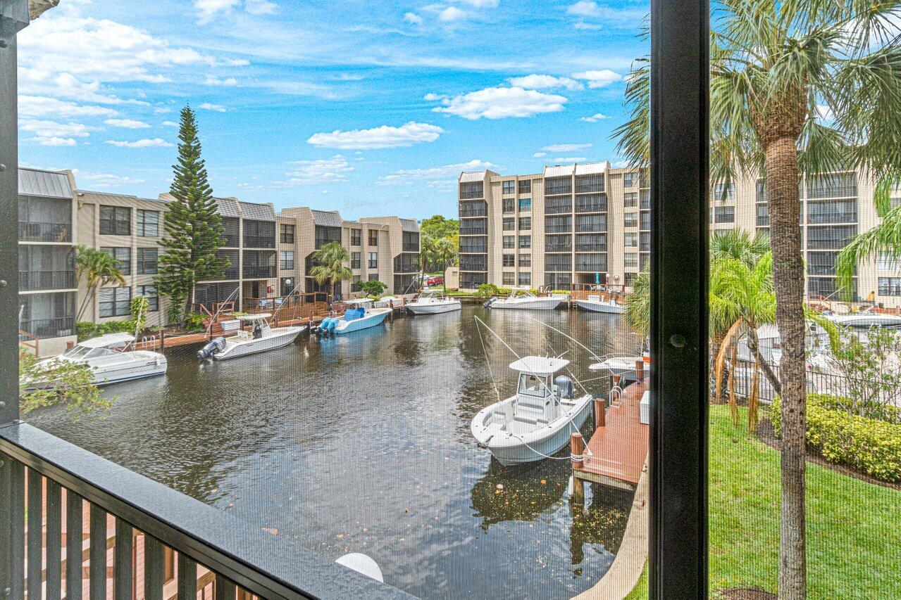 11 Royal Palm Way, Unit 203 Boca Raton, FL 33432 - Photo 23 of 29 025-11RoyalPalmWay-BocaRaton-FL-33432-SM
