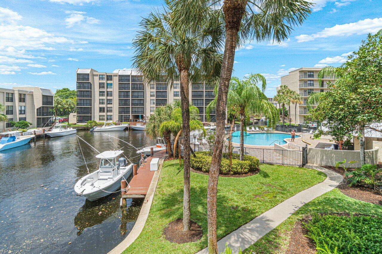 11 Royal Palm Way, Unit 203 Boca Raton, FL 33432 - Photo 24 of 29 026-11RoyalPalmWay-BocaRaton-FL-33432-SM