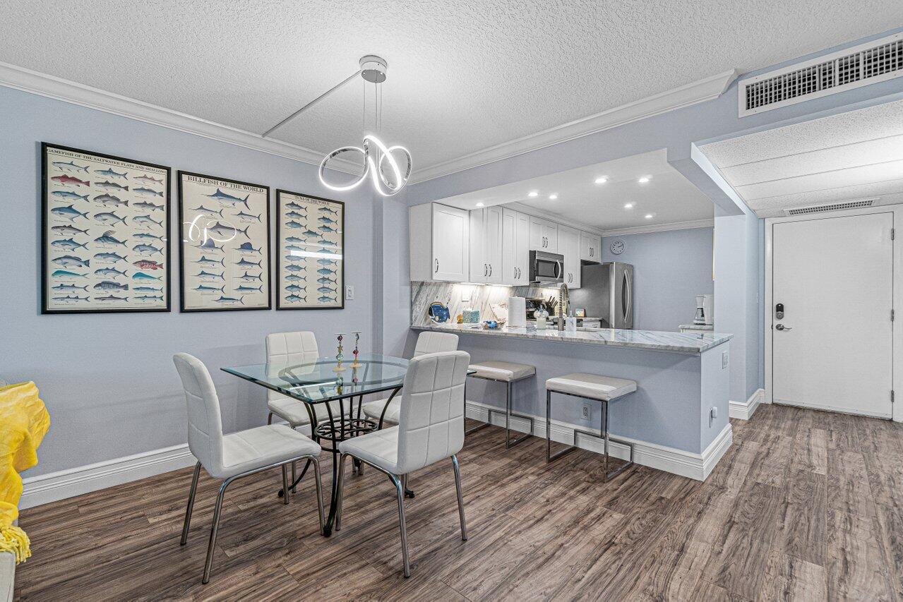 11 Royal Palm Way, Unit 203 Boca Raton, FL 33432 - Photo 8 of 29 014-11RoyalPalmWay-BocaRaton-FL-33432-SM