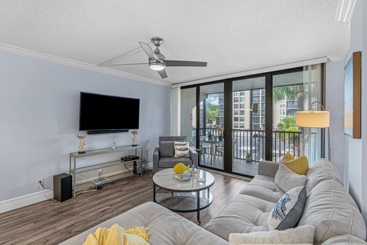 11 Royal Palm Way, Unit 203 Boca Raton, FL 33432 - Photo 10 of 29 016-11RoyalPalmWay-BocaRaton-FL-33432-SM