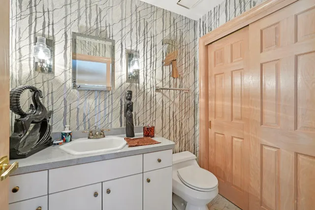 $1,100,000 | 4555 Edington Lane, Brookfield, WI 53045