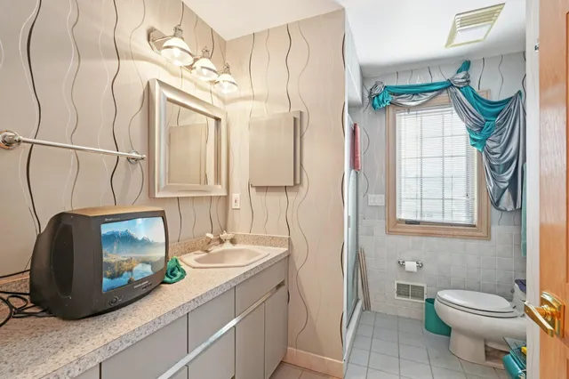 $1,100,000 | 4555 Edington Lane, Brookfield, WI 53045