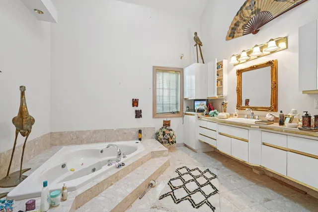 $1,100,000 | 4555 Edington Lane, Brookfield, WI 53045