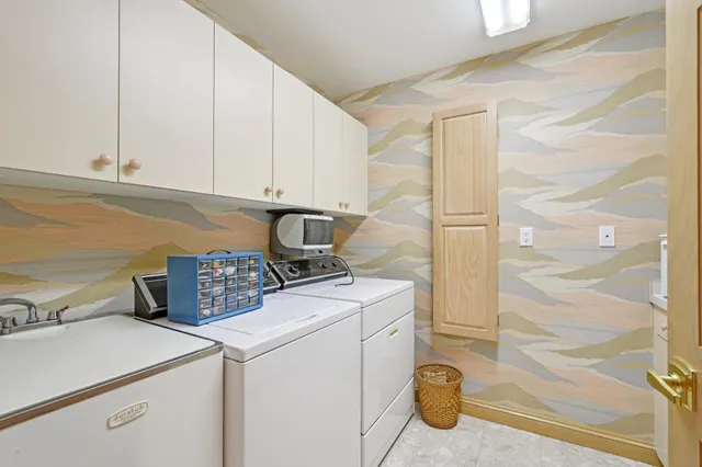 $1,100,000 | 4555 Edington Lane, Brookfield, WI 53045