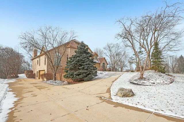 $1,100,000 | 4555 Edington Lane, Brookfield, WI 53045