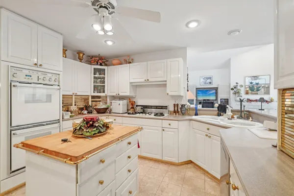 $999,000 | 4555 Edington Lane, Brookfield, WI 53045