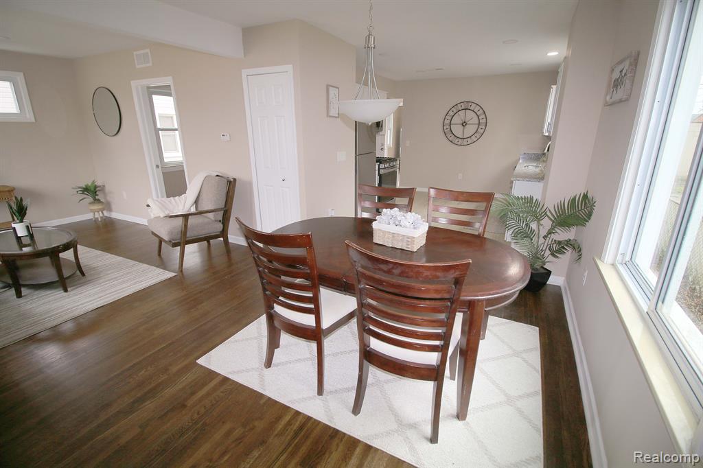 8212 Stephens Warren, MI 48089 - Photo 15 of 29 Gallery Image 15