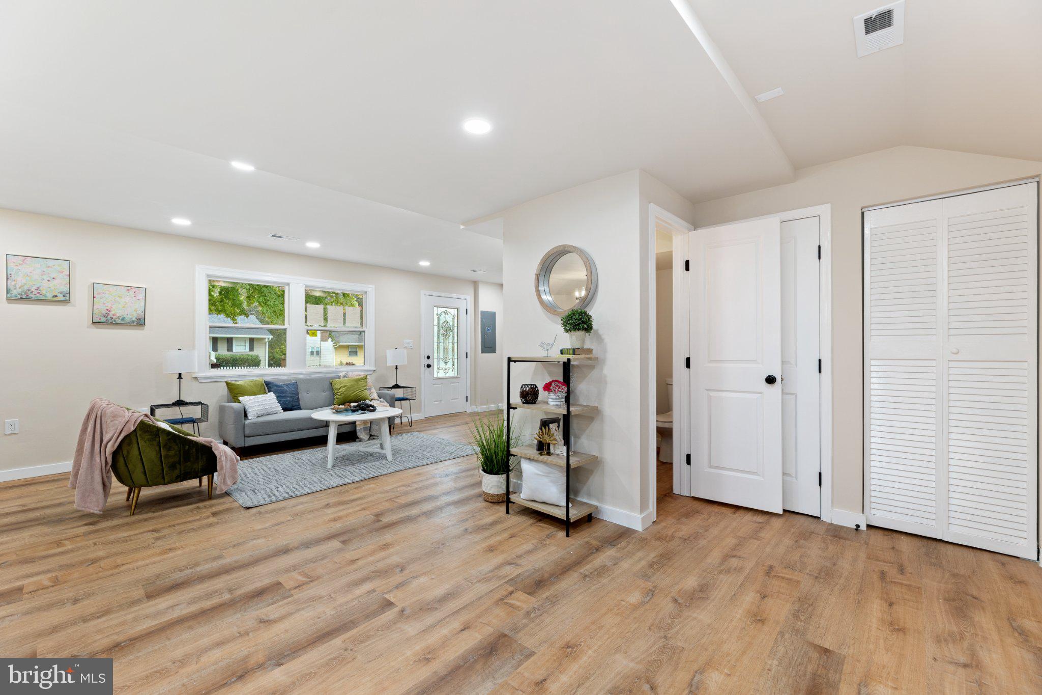 3215 Edgewood Road Kensington, MD 20895 - Photo 19 of 37 Bright and inviting open space.