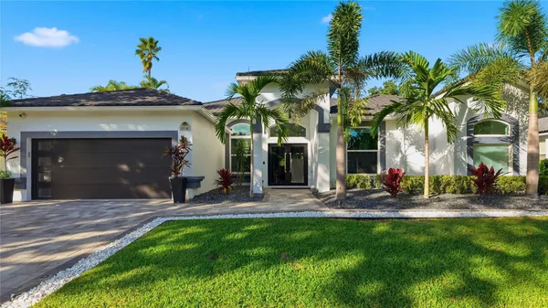 a view of outdoor space yard and porch