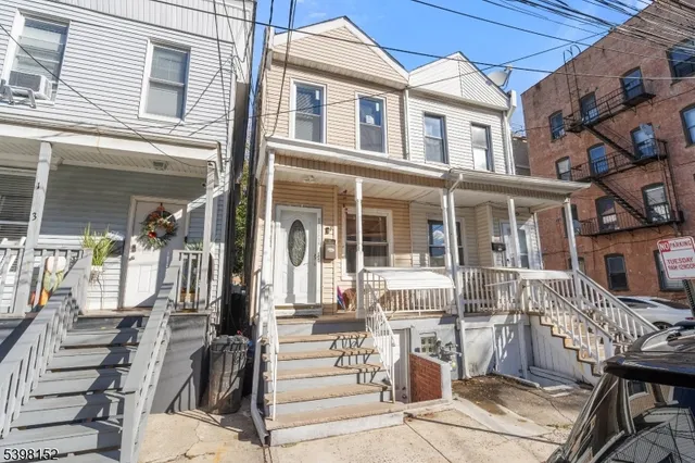 $375,000 | 1111 12hampton Place, Elizabeth, NJ 07201
