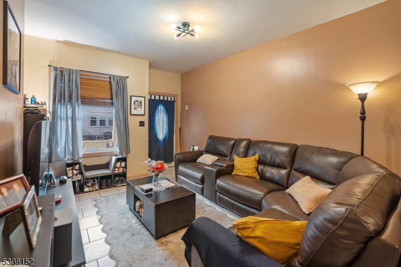 1111 12hampton Place Elizabeth, NJ 07201 - Photo 5 of 22