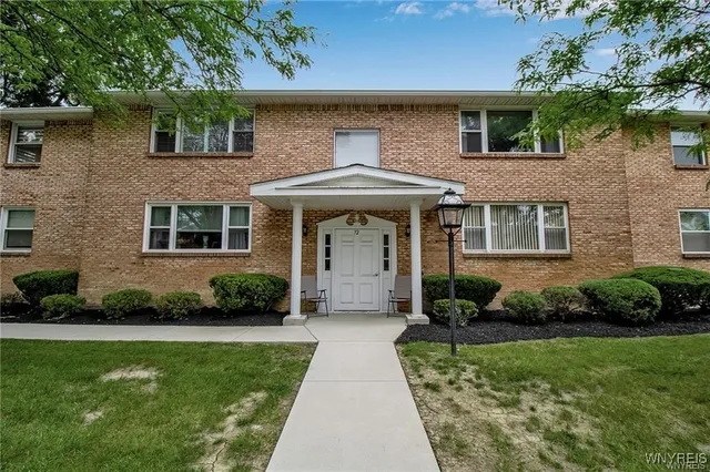 $199,899 | 72 Old Lyme Drive, Unit 3, Amherst, NY 14221