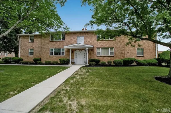 $199,899 | 72 Old Lyme Drive, Unit 3, Amherst, NY 14221