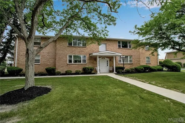 $199,899 | 72 Old Lyme Drive, Unit 3, Amherst, NY 14221