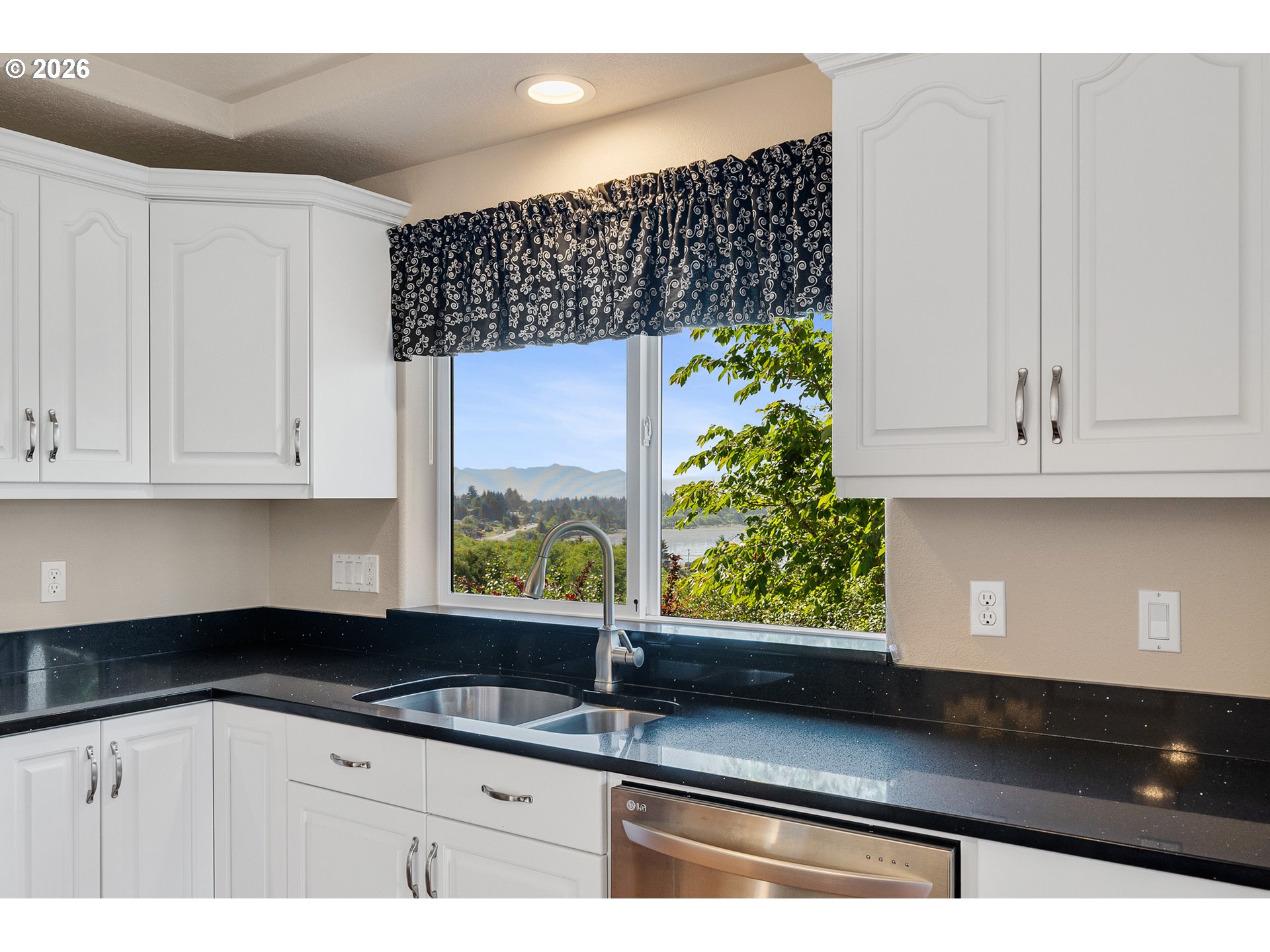 5065 South Ridge Drive Bay City, OR 97107 - Photo 8 of 36